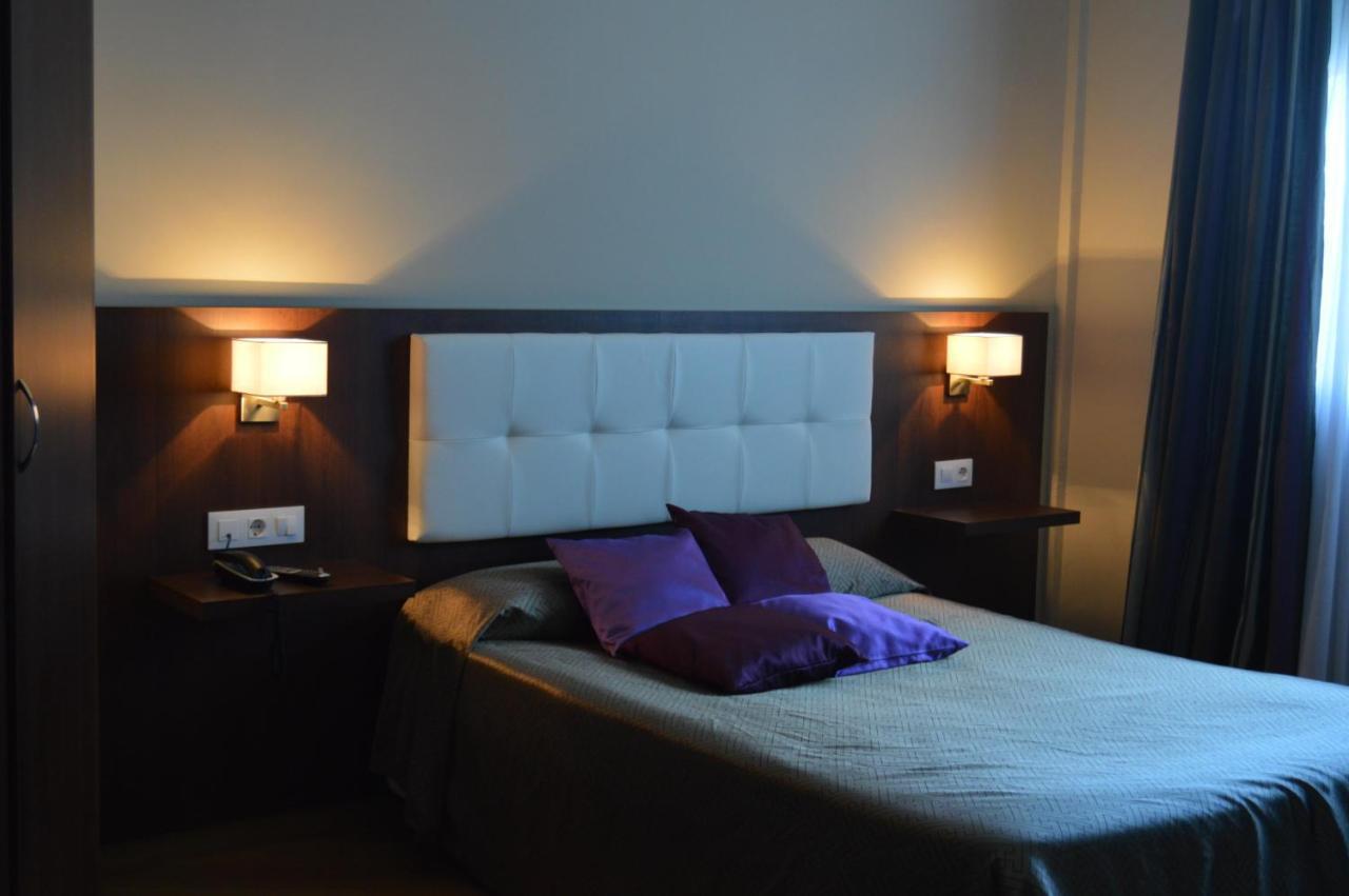 Hotel Pena Cruz Malpartida de Cáceres Extérieur photo