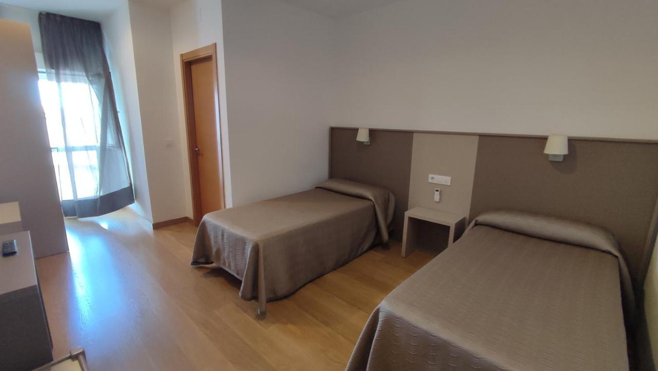 Hotel Pena Cruz Malpartida de Cáceres Extérieur photo