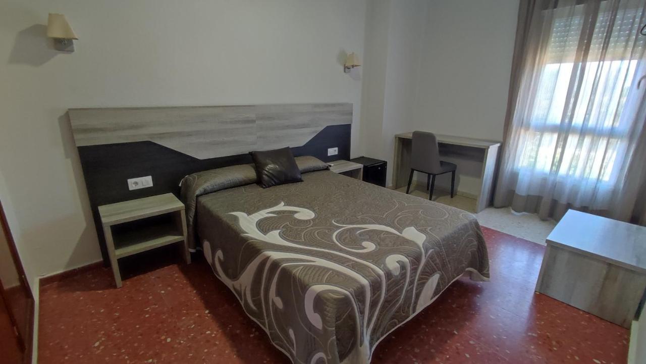 Hotel Pena Cruz Malpartida de Cáceres Extérieur photo